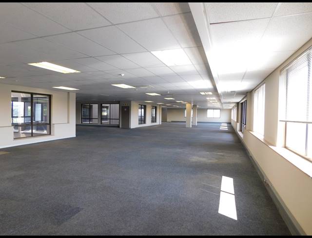 1,558M² OFFICE TO LET IN PARKTOWN